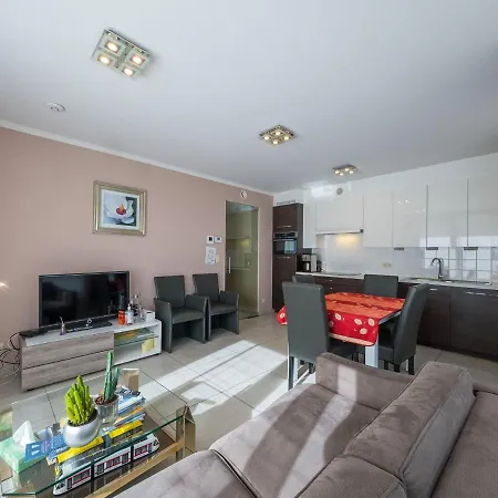 Apartment Corner Near The Center